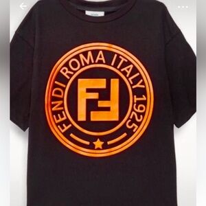 🆕 FENDI TEE SZ 8